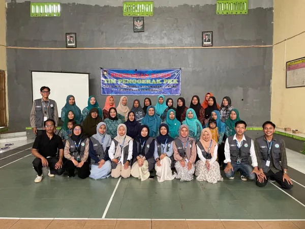 Edukasi Pencegahan Modus Penipuan di Era Digital pada Ibu PKK oleh KPM UNSIQ